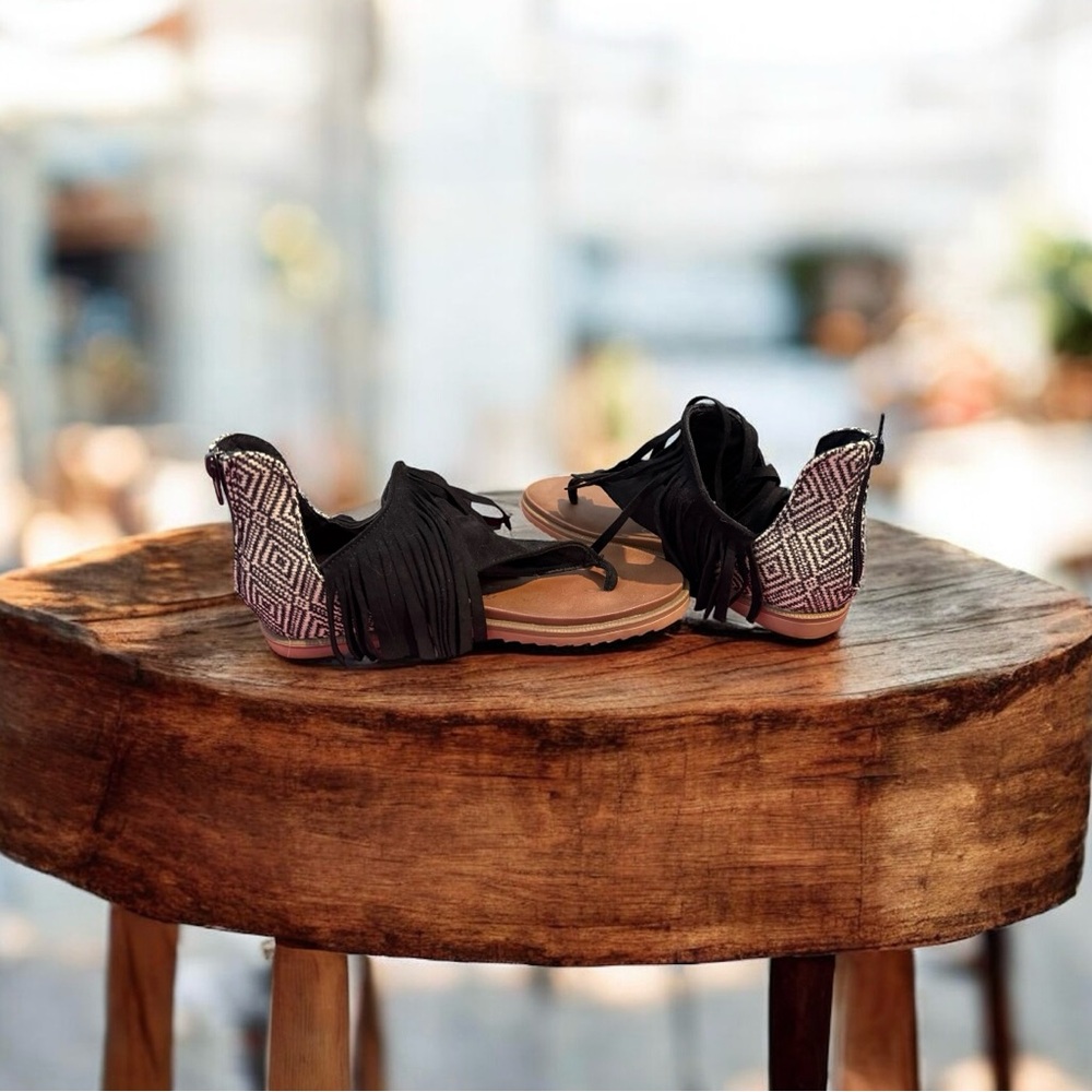 Very G Black and Tan Geometric Sandals